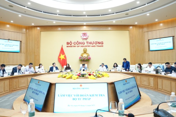 Kiểm tra công tác kiểm tra, rà soát, hệ thống hóa văn bản QPPL tại Bộ Công Thương